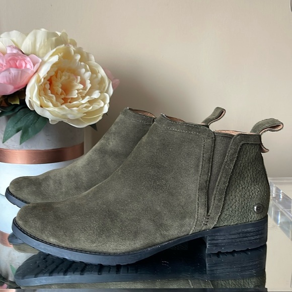 UGG Mcclaire ankle boots soft suede green booties - Picture 4 of 11
